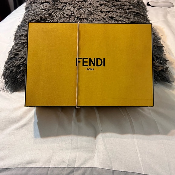 Fendi Raffia Slides. - Picture 4 of 13